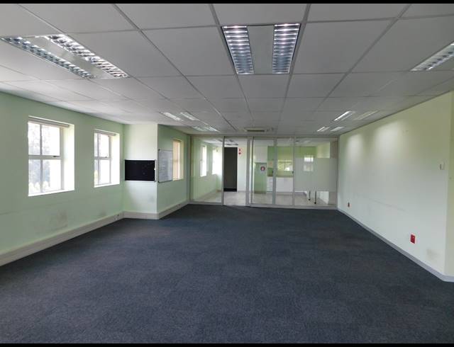 383M² OFFICE TO LET IN HYDE PARK